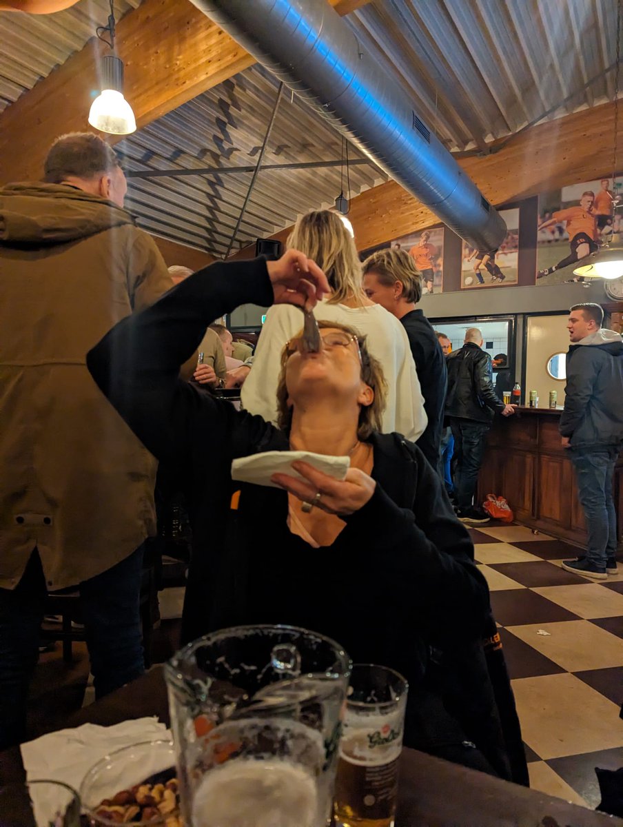 HHCClubSupport's tweet image. Hee @DeSchollekoppen bedankt voor de haring, vrienden!