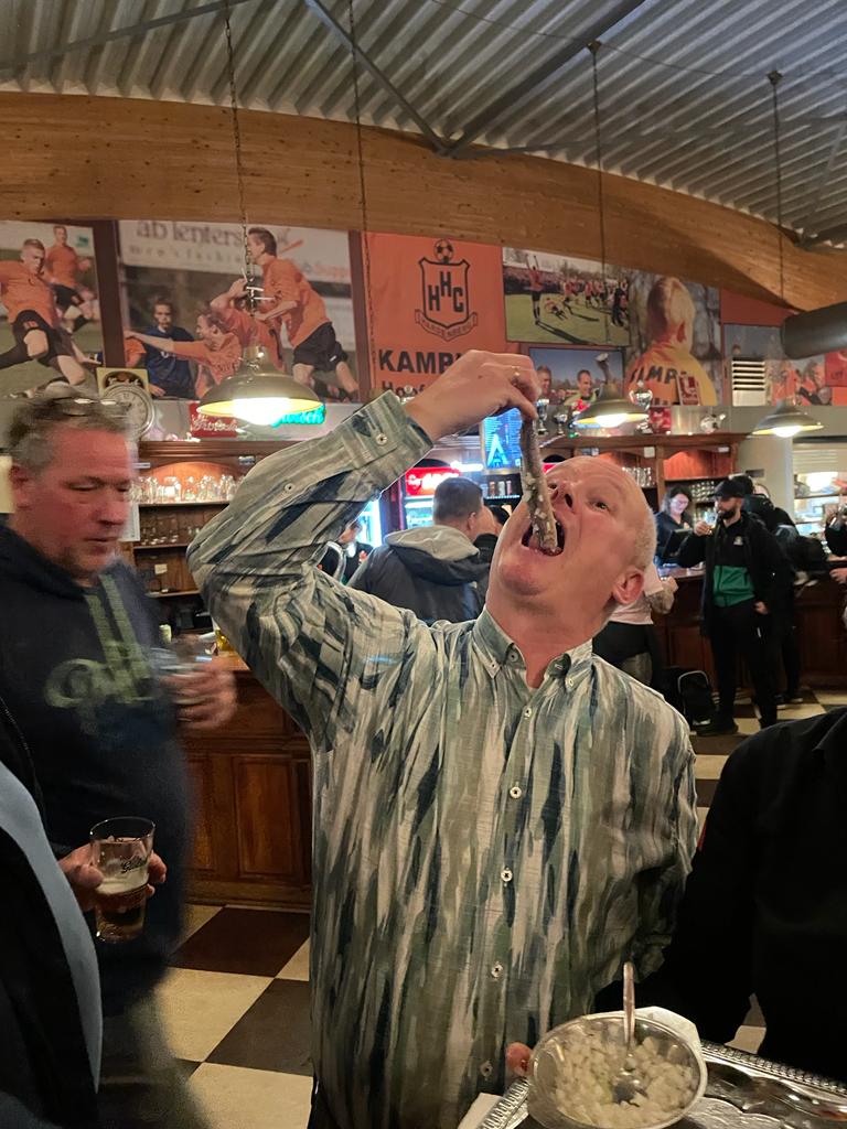 HHCClubSupport's tweet image. Hee @DeSchollekoppen bedankt voor de haring, vrienden!