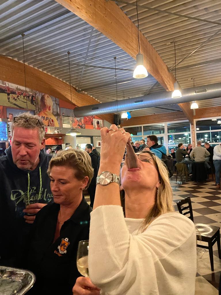 HHCClubSupport's tweet image. Hee @DeSchollekoppen bedankt voor de haring, vrienden!