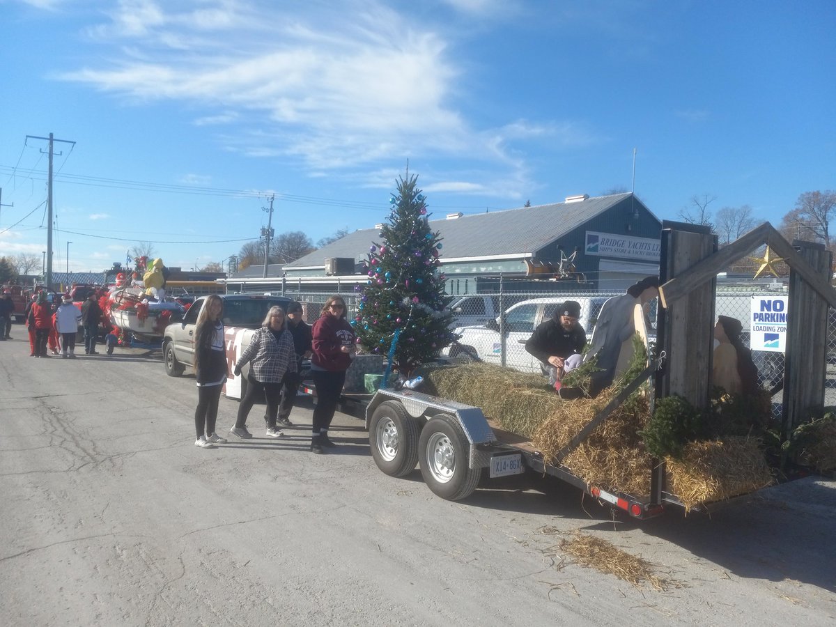 HT participates in the #portdover Christmas parade #trinitytitan #bhncdsb #norfolkcounty with the help of Trustee Luciani, Principal Williams, Chap Ian, staff, and students