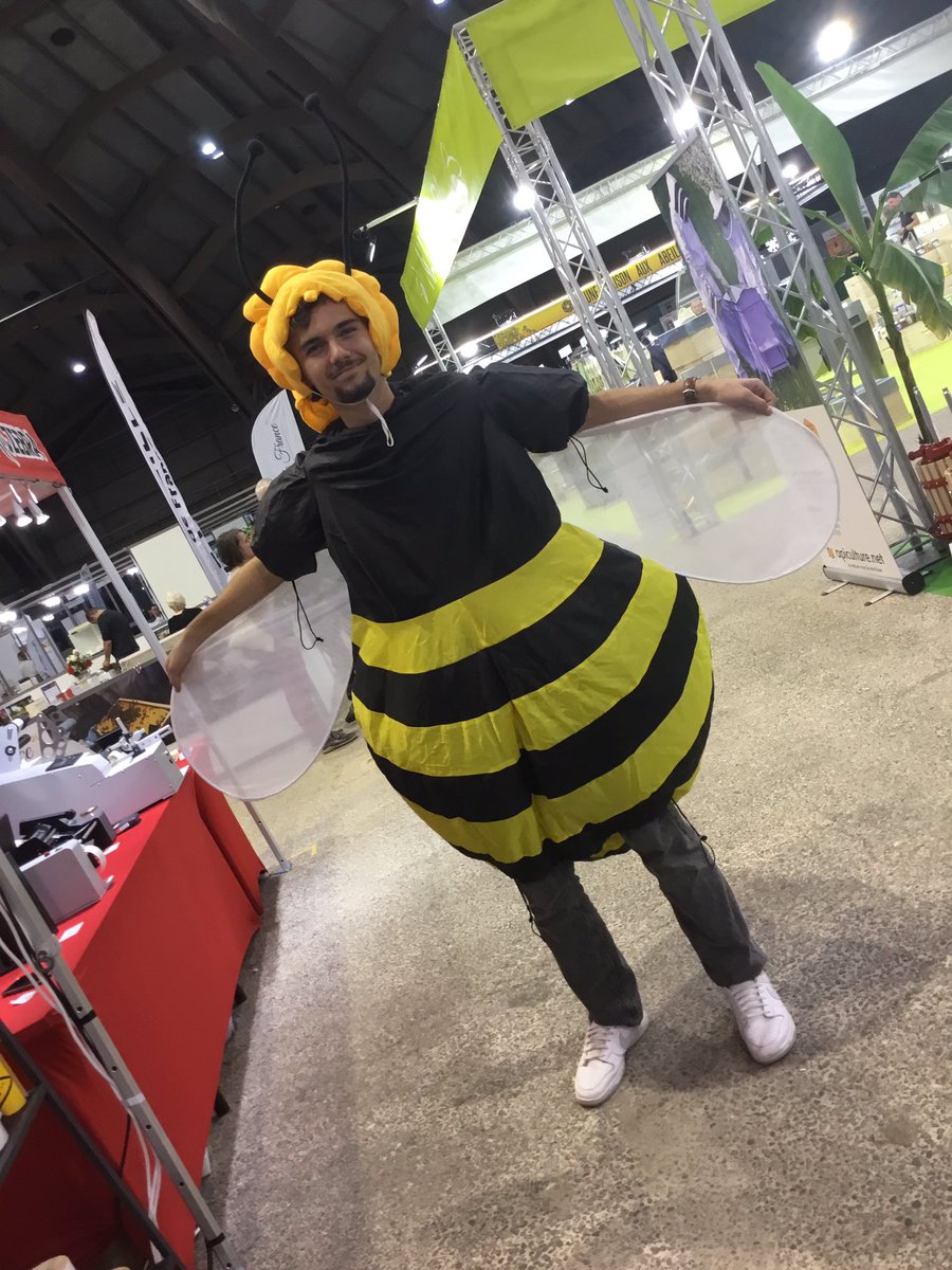 AbeilleDeFrance's tweet image. #SimApi, fin de journée… Stands, #Apiculteurs et bonne humeur dans les allées