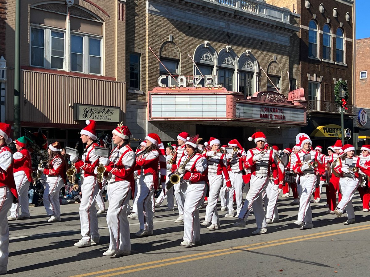 bg_mayor's tweet photo. What a great day for a Holiday Parade! Thank you to all who work so hard every year to keep this tradition running smoothly! Happy Holidays! https://t.co/BjwyweNAdt