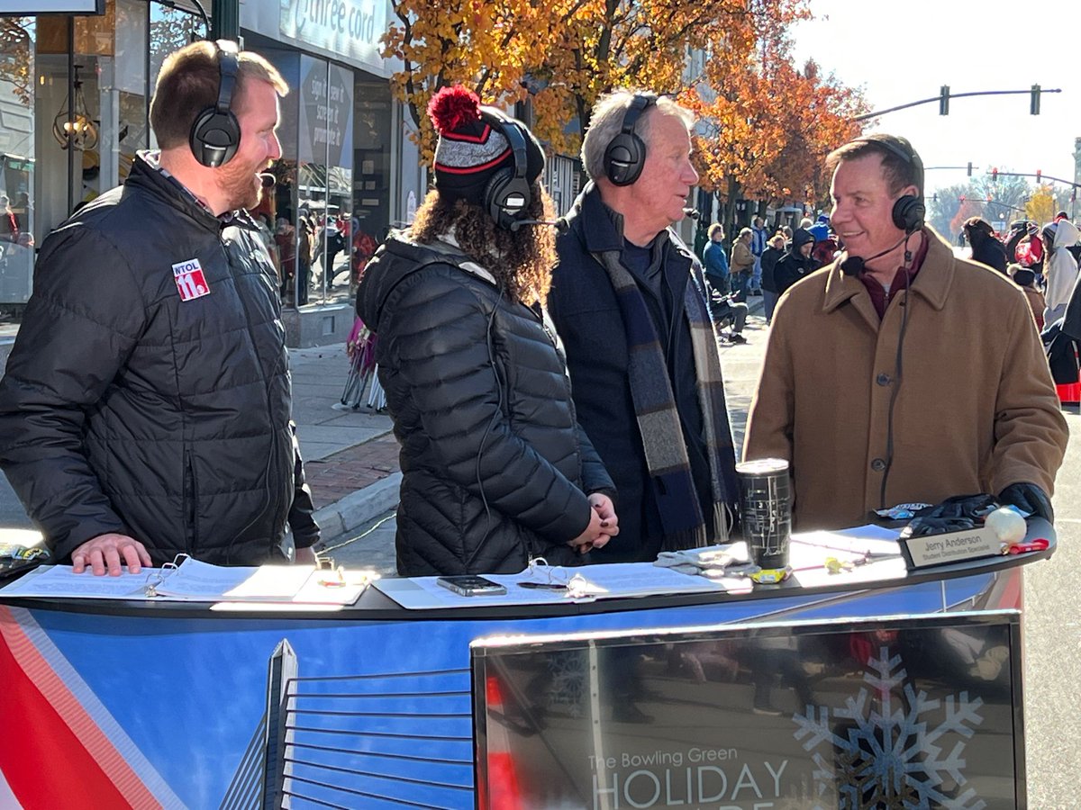 bg_mayor's tweet photo. What a great day for a Holiday Parade! Thank you to all who work so hard every year to keep this tradition running smoothly! Happy Holidays! https://t.co/BjwyweNAdt