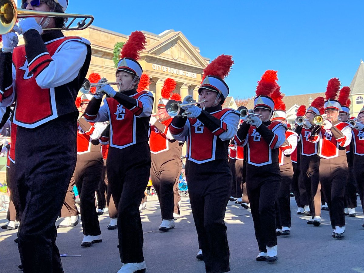 bg_mayor's tweet photo. What a great day for a Holiday Parade! Thank you to all who work so hard every year to keep this tradition running smoothly! Happy Holidays! https://t.co/BjwyweNAdt
