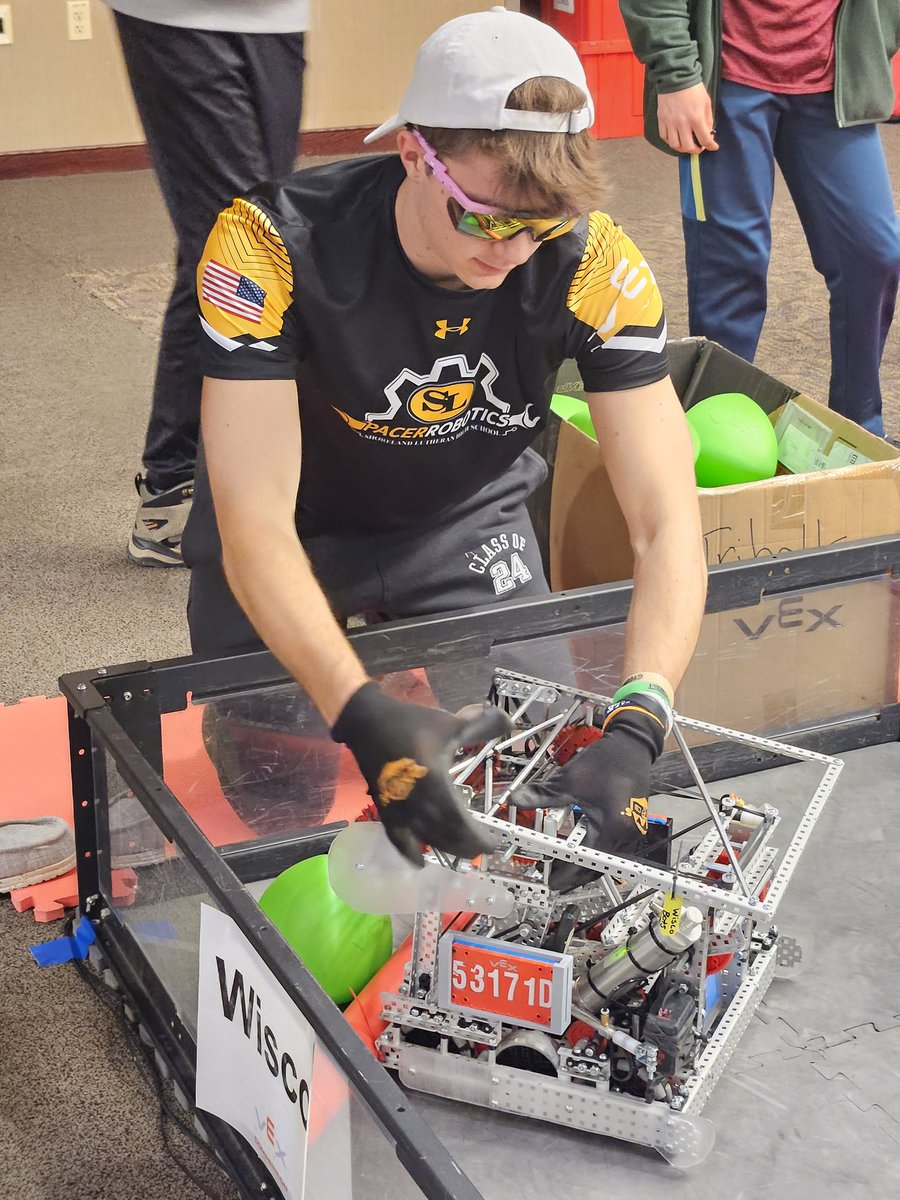 SLHS_STEM's tweet photo. Wiscobots VRC Tournament @uwplatteville off to a great start! Terminal Velocity and The Aliens both 1-0! https://t.co/8OljjckHWO