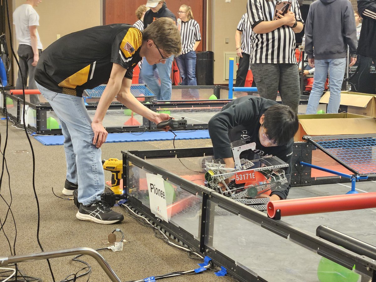 SLHS_STEM's tweet photo. Wiscobots VRC Tournament @uwplatteville off to a great start! Terminal Velocity and The Aliens both 1-0! https://t.co/8OljjckHWO