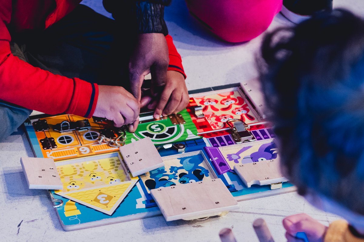 marseille's tweet photo. #MarseilleEstDeRetour
Marseille a été désignée « Ville amie des enfants » par @UNICEF_FR pour son engagement auprès des petits Marseillais. 
Retrouvez nos actions en faveur de la petite enfance 👉https://t.co/Vbqdnc9KqM https://t.co/C8ArNUUH04