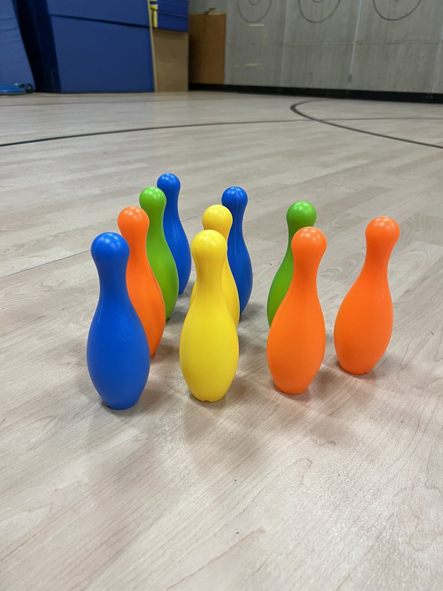 dconnelledu's tweet photo. Math Family Game Night was a success! For MSED 581, @eleni_xenakis and I had students bowling and analyzing the data they collected on a bar graph. Students and their families had a ton of fun playing games with the APEX cohort! 🎳🖍️➕😁 https://t.co/IfgDsEwINz