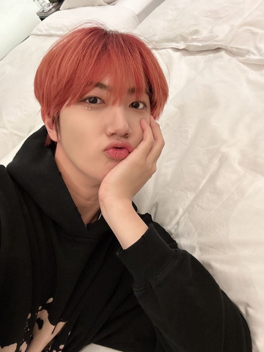 CRAVITY_twt's tweet photo. 정말 우리 러비티가 있었기에 가능했던 첫번째 투어 다들 너무 너무 고생했구 이런 행복 이런 추억 선물해줘서 너무 고마워요ㅎ 항상 사랑해❤️❤️
#원진 #CRAVITY_1ST_WORLD_TOUR
#MASTERPIECE
#MASTERPIECE_IN_MACAU https://t.co/6v1Ym2lySb