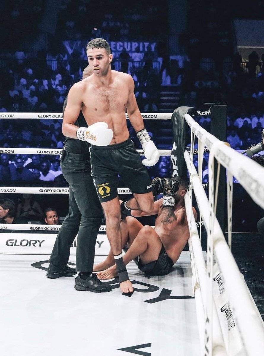 SportsZone__'s tweet photo. 🥊 Mohamed Touchassie est déjà de retour ! #GLORY90 

« Baby Badr Hari » affrontera Brice Kombou. 🇲🇦⚡️🇨🇲

3e combat en 2 mois pour le Marocain, qui a sauvé la carte du #COLLISION6 en prenant Abena en short-notice 4 jours avant une catégorie au dessus. https://t.co/g2BmXrSkpR