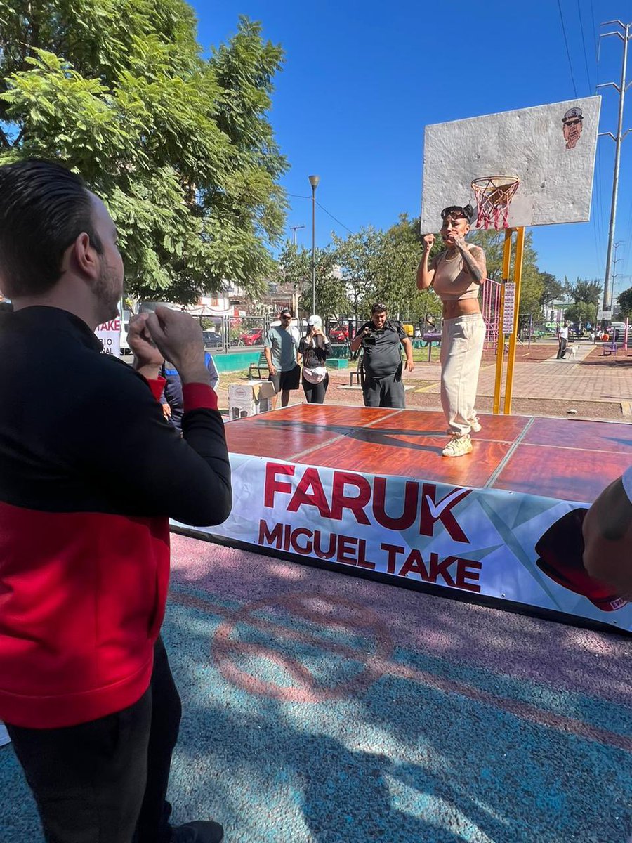FarukMTake's tweet photo. Fue un gusto tener a La Barbie Juárez @maryjuarezcute presente hoy en #Coyoacán! 🥊 
Gracias por compartir tu pasión y sabiduría en el mundo del boxeo.  ¡Una verdadera inspiración para las y los vecinos de #Coyoacán dentro y fuera del ring! 👏🥊 https://t.co/CCipU56mDx