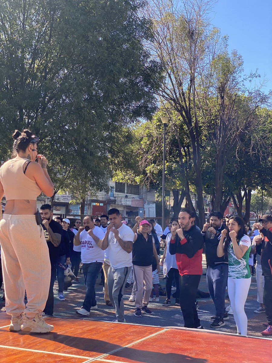 FarukMTake's tweet photo. Fue un gusto tener a La Barbie Juárez @maryjuarezcute presente hoy en #Coyoacán! 🥊 
Gracias por compartir tu pasión y sabiduría en el mundo del boxeo.  ¡Una verdadera inspiración para las y los vecinos de #Coyoacán dentro y fuera del ring! 👏🥊 https://t.co/CCipU56mDx