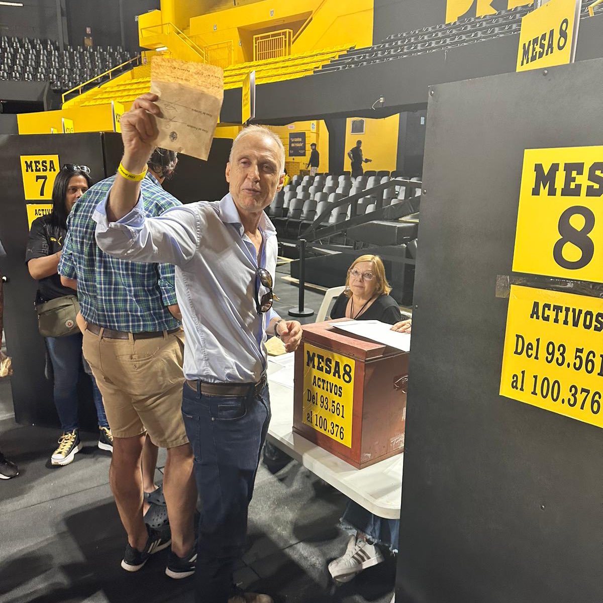 Juntos por Peñarol (@juntosxcap) on Twitter photo Asi votaba <a href="/nelsonmendiburu/">Nelson Mendiburu 2050 🌓</a> hace minutos en el Palacio Peñarol.
El cambio es hoy, por una nueva y única gestión de la mano de Novick, Ruibal y Mendiburu. #LISTA2050 Asi votaba <a href="/nelsonmendiburu/">Nelson Mendiburu 2050 🌓</a> hace minutos en el Palacio Peñarol.
El cambio es hoy, por una nueva y única gestión de la mano de Novick, Ruibal y Mendiburu. #LISTA2050