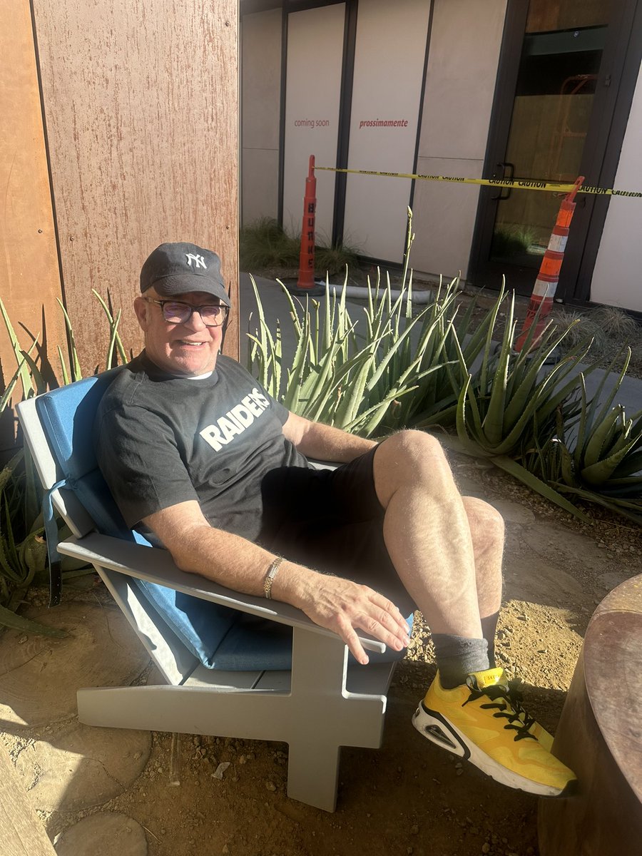 goldsmith_md's tweet photo. Relaxing Saturday morning.  Dr G https://t.co/mqzH2wPF54