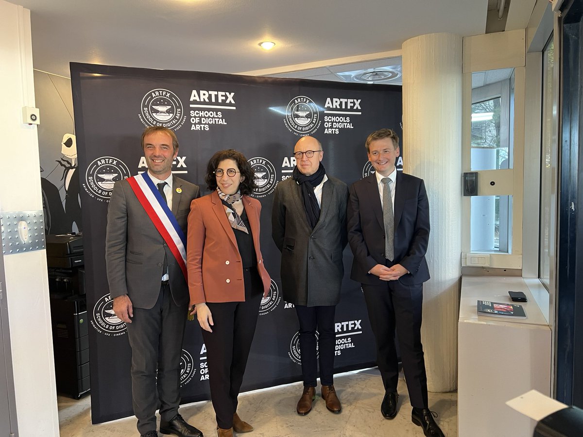 Prefet34's tweet photo. La ministre de la culture,@RimaAbdul Malak rencontre et échanges avec les 11 lauréats 👏de la Region Occitanie de l ‘appel à projets Grande Fabrique. de l ‘image du plan #France2030 chez ARTFX école supérieure internationale des métiers du cinéma 🎥 à Montpellier https://t.co/8rxFy0zvhi