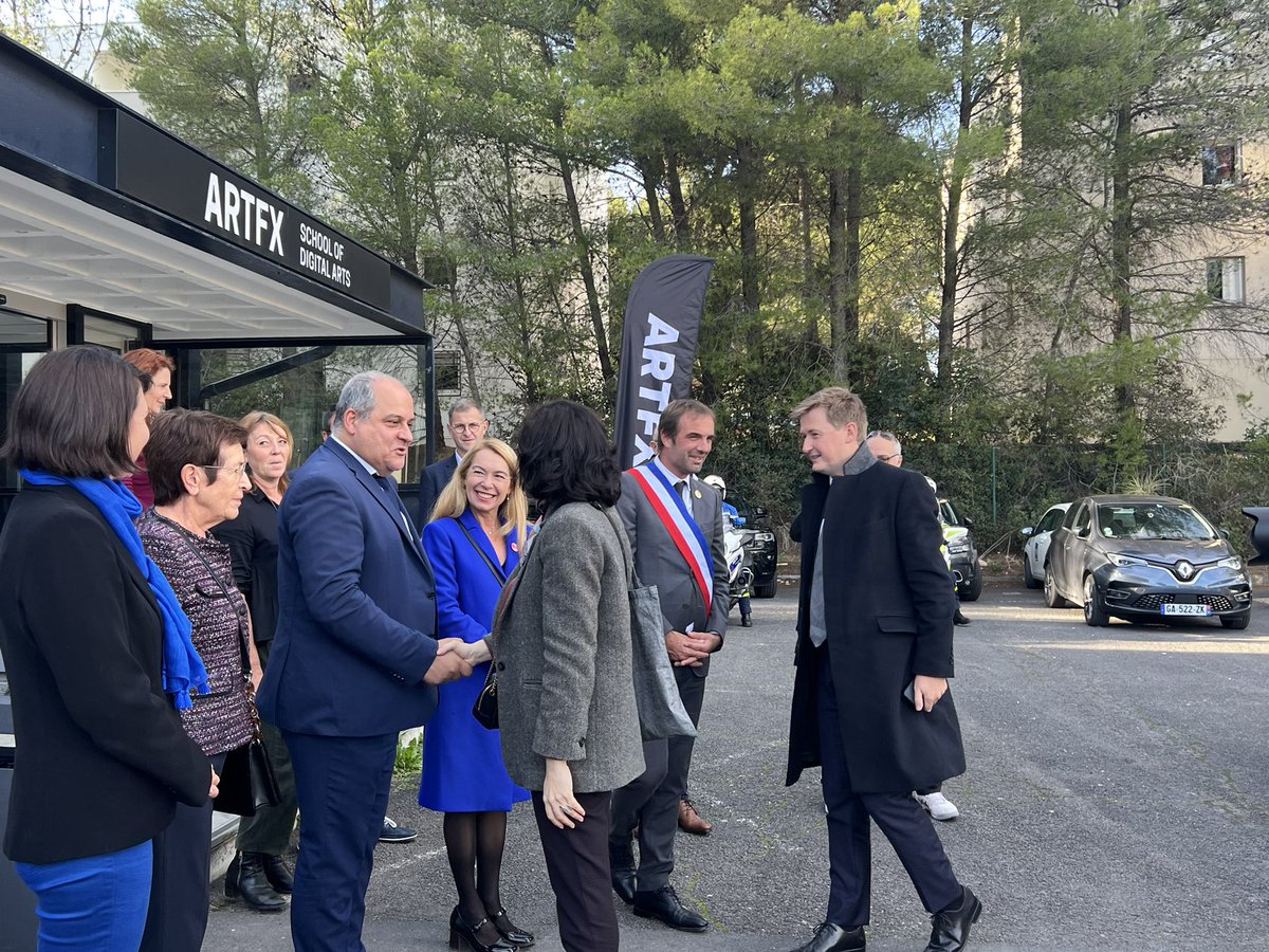 Prefet34's tweet photo. La ministre de la culture,@RimaAbdul Malak rencontre et échanges avec les 11 lauréats 👏de la Region Occitanie de l ‘appel à projets Grande Fabrique. de l ‘image du plan #France2030 chez ARTFX école supérieure internationale des métiers du cinéma 🎥 à Montpellier https://t.co/8rxFy0zvhi