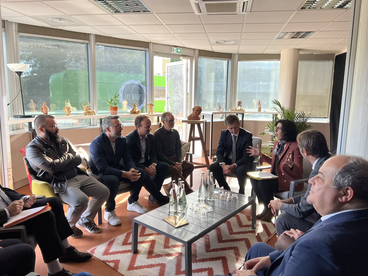 Prefet34's tweet photo. La ministre de la culture,@RimaAbdul Malak rencontre et échanges avec les 11 lauréats 👏de la Region Occitanie de l ‘appel à projets Grande Fabrique. de l ‘image du plan #France2030 chez ARTFX école supérieure internationale des métiers du cinéma 🎥 à Montpellier https://t.co/8rxFy0zvhi
