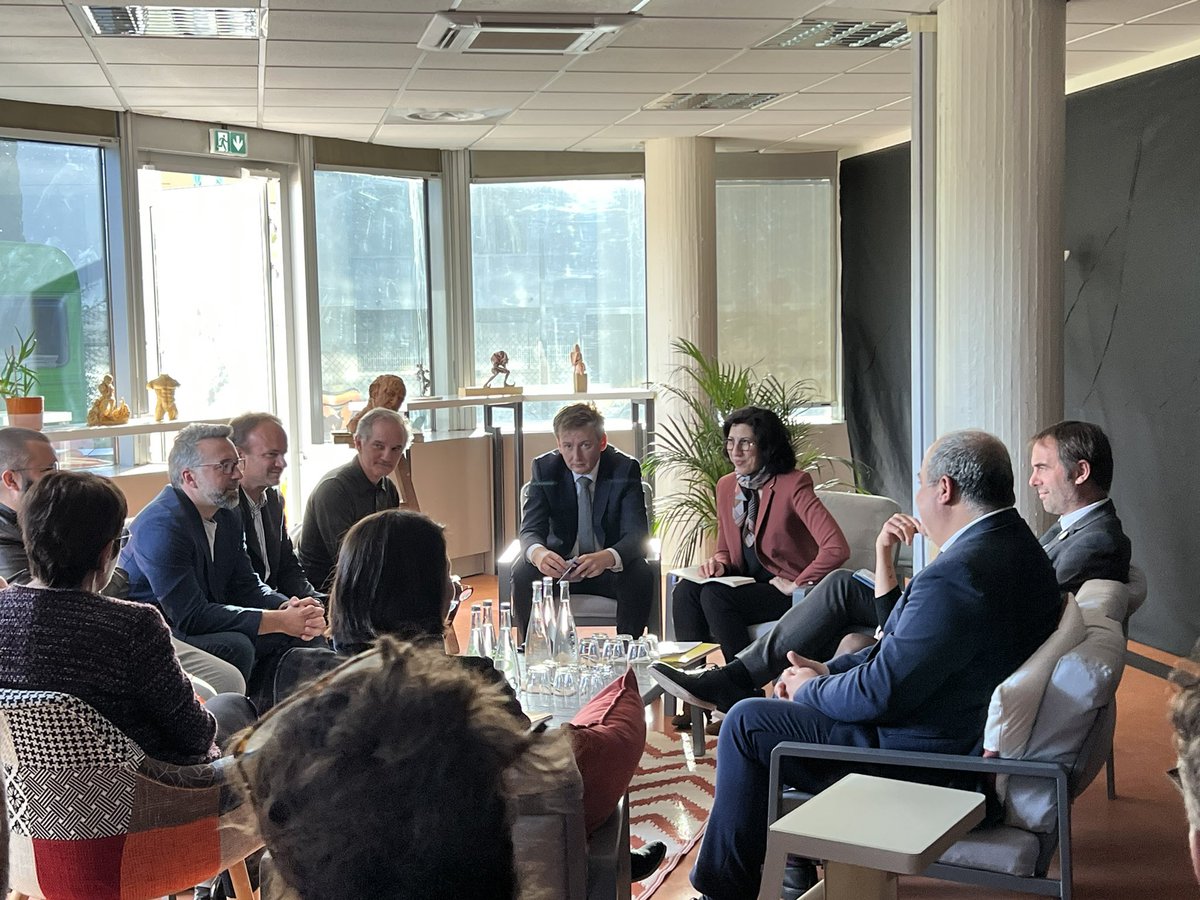 Prefet34's tweet photo. La ministre de la culture,@RimaAbdul Malak rencontre et échanges avec les 11 lauréats 👏de la Region Occitanie de l ‘appel à projets Grande Fabrique. de l ‘image du plan #France2030 chez ARTFX école supérieure internationale des métiers du cinéma 🎥 à Montpellier https://t.co/8rxFy0zvhi