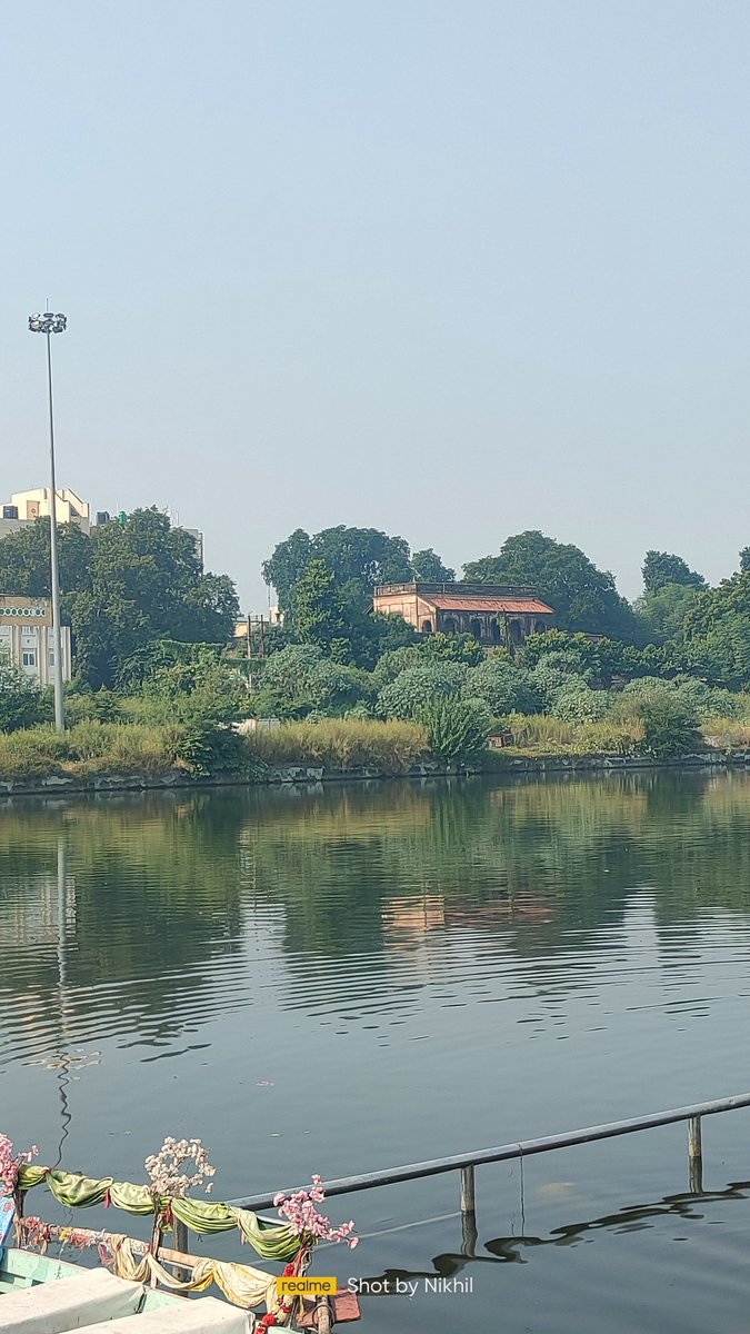 katyalnikhil's tweet photo. From across the river Gomti in Lucknow.
Pic 1: Chattar Manzil
Pic 2: Farhat Baksh
Pic 3: Jarnail Kothi
#Lucknow #LucknowDiaries #HeritageGem #Heritage #Monuments #Architecture #Gomti #RiversOfIndia #RiverGomti https://t.co/NyRpH5z5jZ