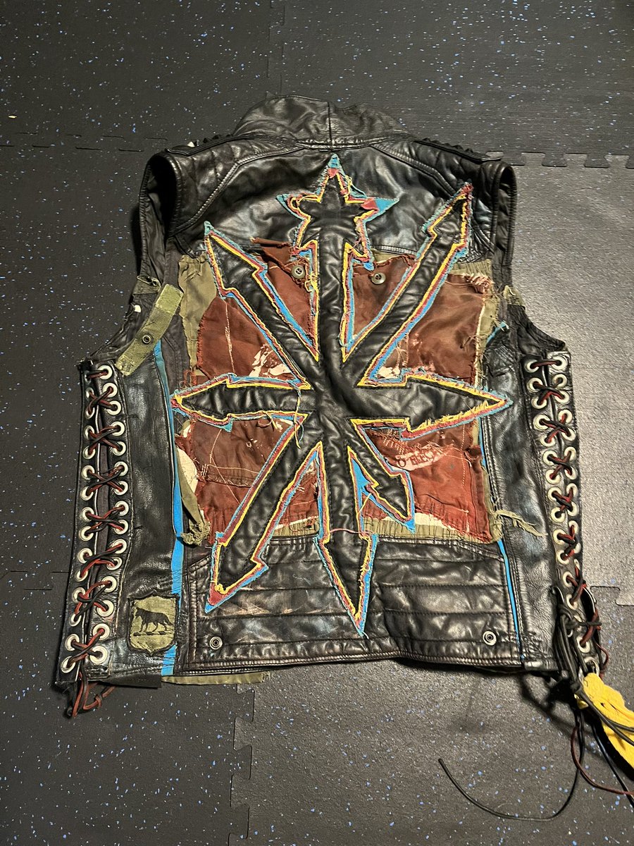 TheEricYoung's tweet image. The person bidding on jacket has disappeared!  I’m opening back up the bidding make your best offer!  If coming to one of my shows in UK I will bring with me and hand deliver it to you MSG ME HERE DM are open!!! #prowtestling #wrestlinggear #wrestlingcollection