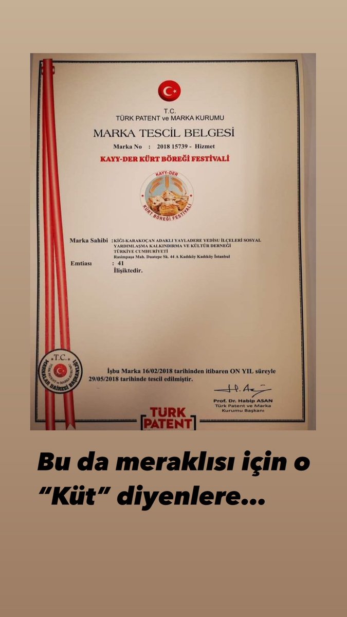 SeyhmusDiken's tweet photo. Diyarbakır  5.Gurme Fuarının 5. Gününde final sunumu Kürt Böreğiydi.
Şef  @alaaddinkl20  usta böreğin yaratıcısı Rengo’nun Bingöllü olması nedeniyle Bingölün plakası nedenli 12 tepsi Kürt böreği ve soğan şerbeti sunumuyla fuarda  izdiham yarattı. Varolsun
Ev sahibi @DiyarTSO idi. https://t.co/iymDVyrOcd