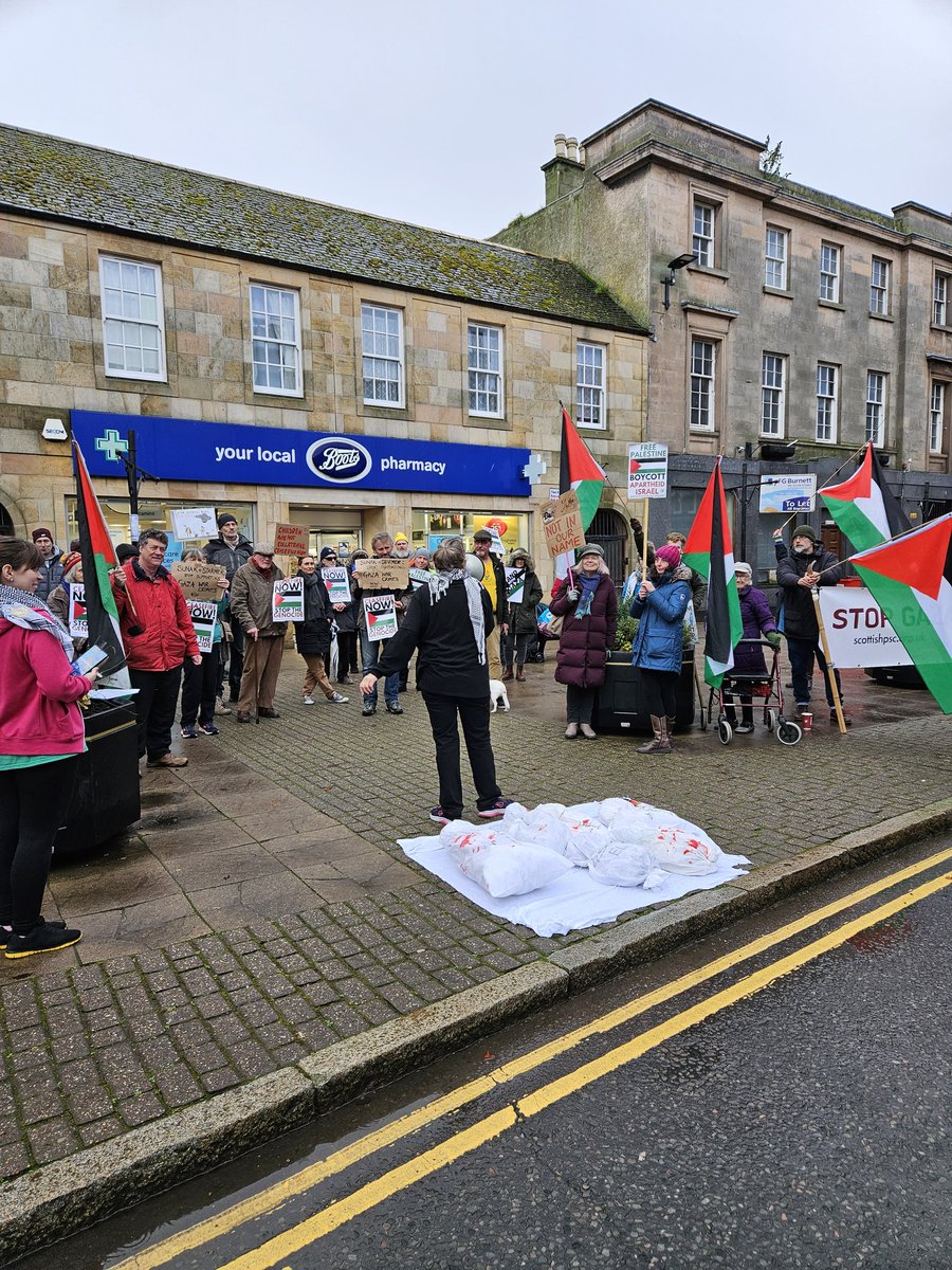 CarolleRalph's tweet image. Joining the protests from our wee part of #Moray #Forres #ceasefirenow #Gaza_Genocide