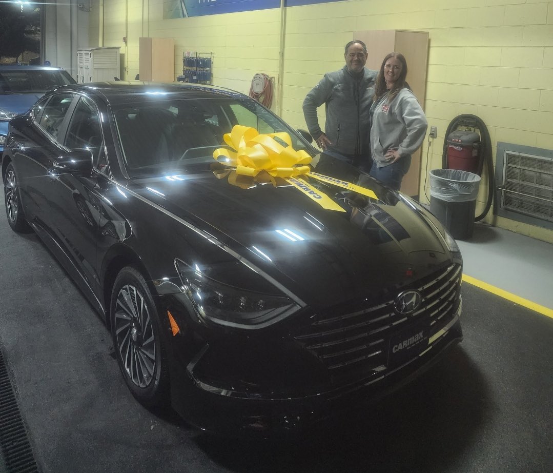 MancusoBrian's tweet photo. Say hello to my newest project the 4th car in my demo fleet. This is the Civilian Government Fleet Car, solar & electric powered, Driver AI cameras #forwardthinkingsystems Dual #5G #cradlepoint #routers #tmobile & work station #ericsson https://t.co/dTCbVxPnxn