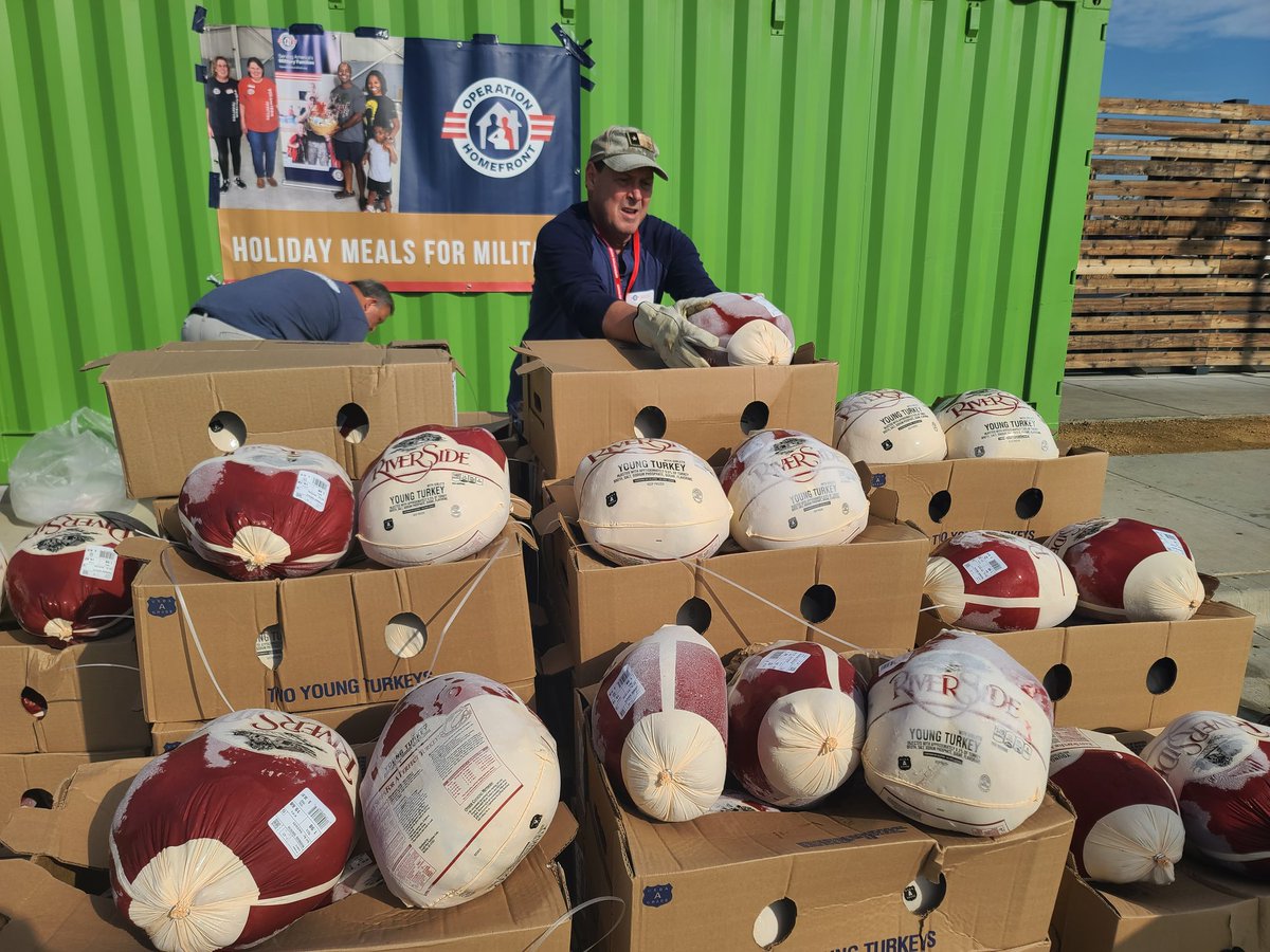 Thank you <a href="/ChickenNPickle/">Chicken N Pickle®</a> Grand Prairie for letting us use your parking lot today to distribute Thanksgiving meal kits and frozen turkeys to local military families courtesy of <a href="/SASshoemakers/">SAS Shoemakers</a> &amp; <a href="/PapeDawson/">Pape-Dawson</a> supporting <a href="/Op_Homefront/">Operation Homefront</a> #militaryfamilies #ilovemyjob