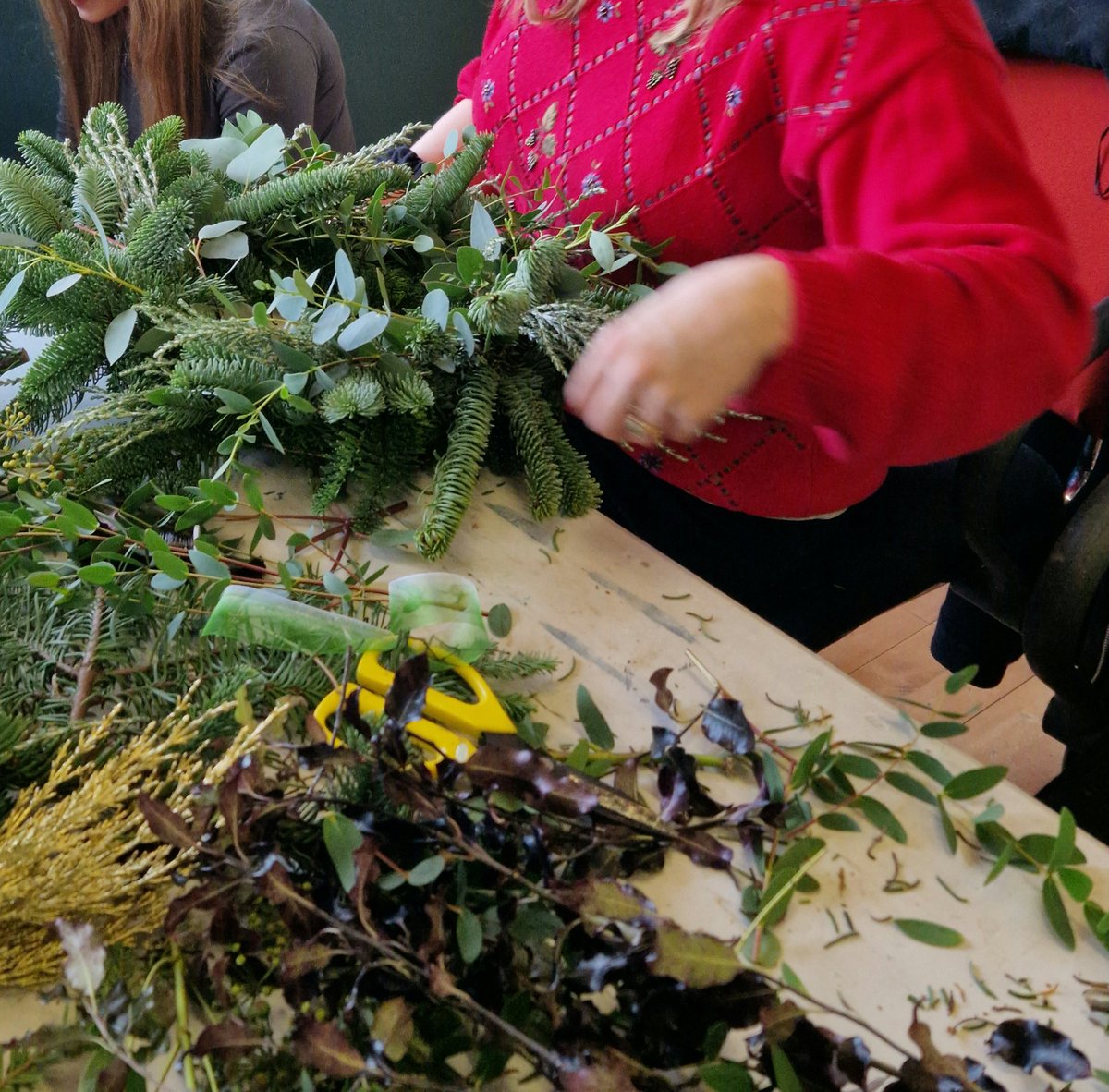 What can I say thanks to all that came to the seasonal workshop  what amazing work .. these lovely people created there own stunning doorwreath& a table arrangement which was fun so.if you love to do this  the date is the 14th of Dec   time 18.30 until 20.30
0