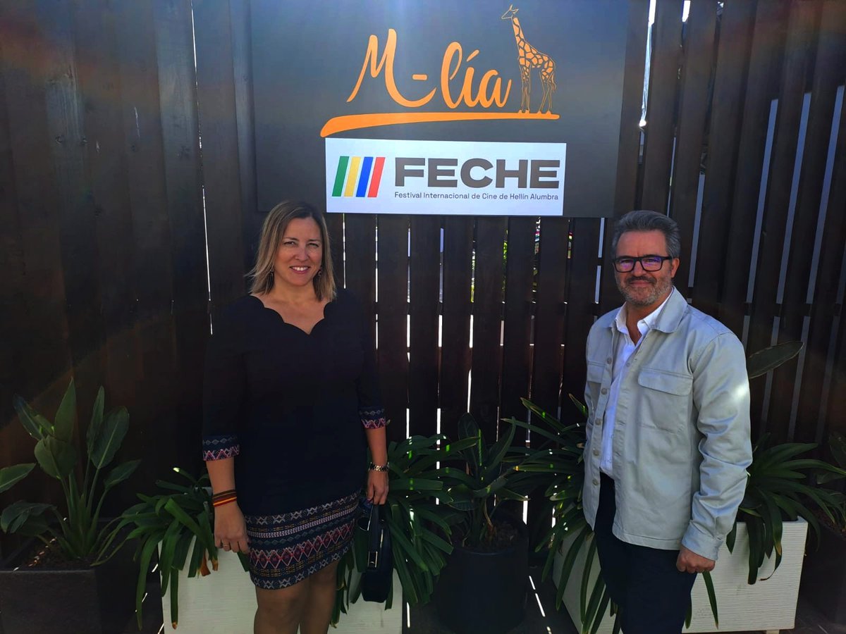 Vox_Hellin_Of's tweet photo. #FECHE
🍸Cóctel de Inauguración del "Festival Internacional de Cine de Hellín Alumbra" en M-Lía, al que han asistido nuestros concejales, @HellinRaquel y @FaustinoHellin.
1/2 https://t.co/3l44vQBP60