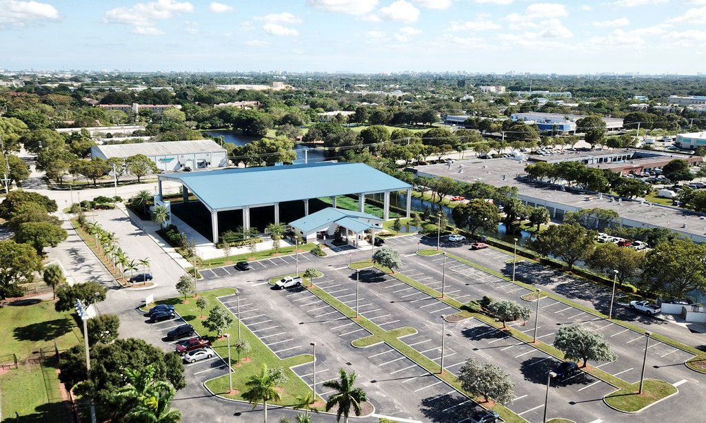 Flynnsgamingfl's tweet photo. Check out the 40,000sqft space (Margate Sports Complex) that the Jingle Mingle Jamboree Market ☃️ 
Dec 9 (Sat) 10AM-6PM 🎅🏼 

Grab your FREE ticket(s) 🎫 here: https://t.co/je8j7lbLtY

Link to the video 🎥 walkthrough: https://t.co/OlOtZC7gNv

Co-hosted with @FanCorrect https://t.co/80wBdaZ0rq