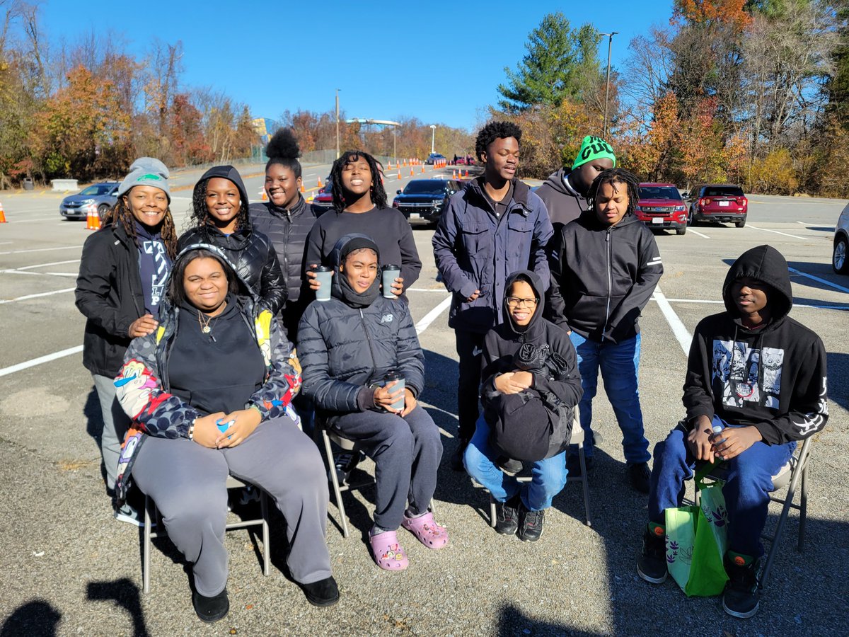 Key Club-Servic Saturday!! Giving back is our mission!