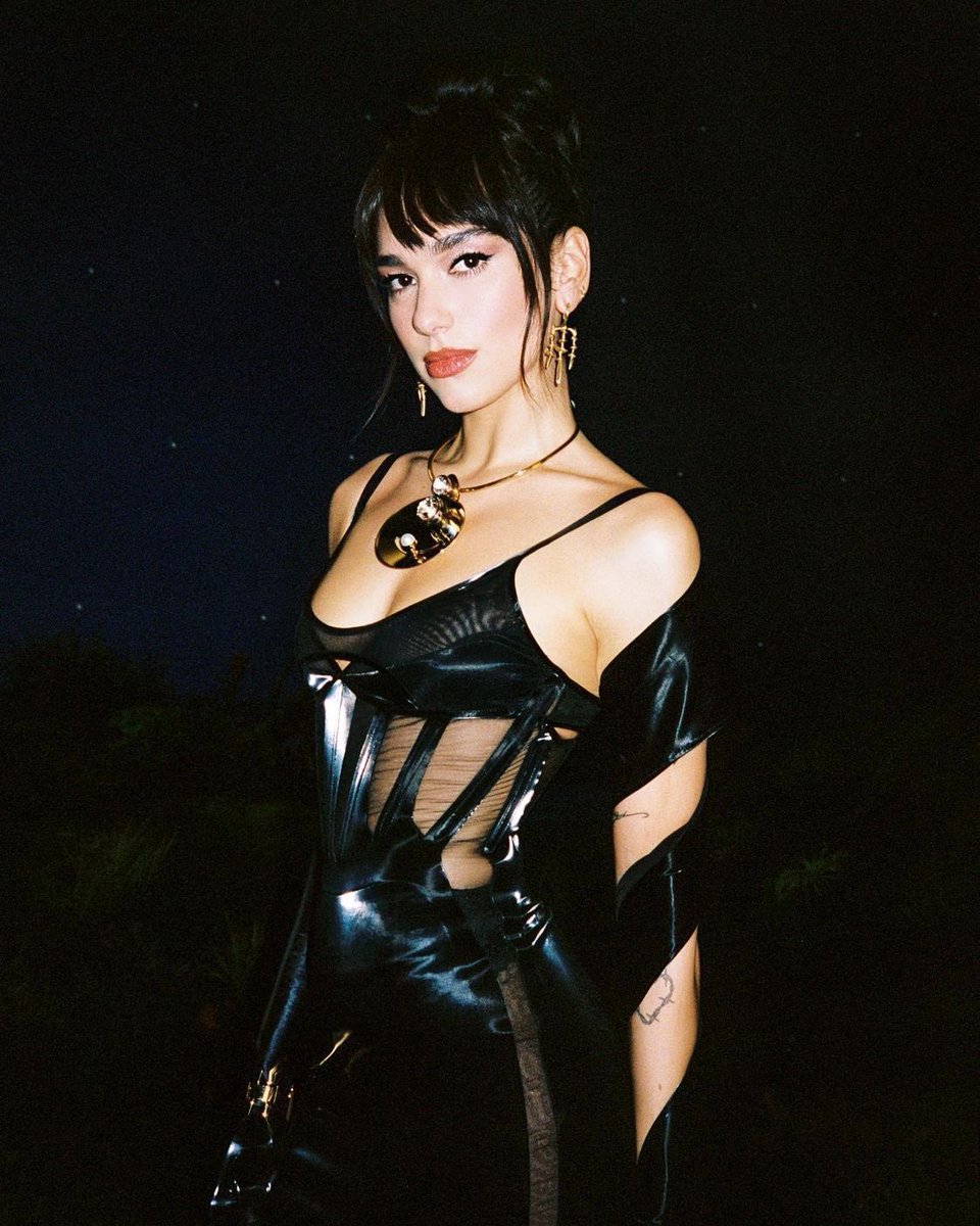 allurequinn's tweet photo. dua lipa is truly THE mugler girl atp… not a single miss https://t.co/isrGlQFXCQ