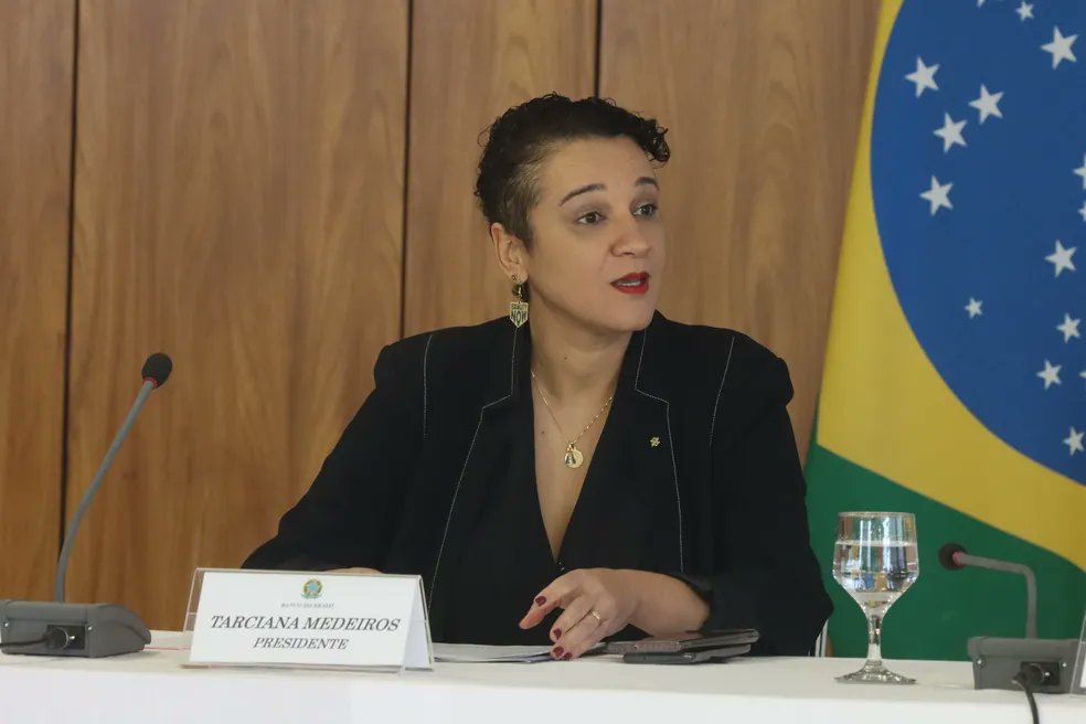 g1's tweet photo. Presidente do BB pede 'perdão ao povo negro’ por atuação do banco durante período de escravidão https://t.co/BDiodTl1Dp #g1 https://t.co/Cy54lCJzM0