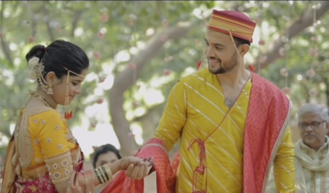 Samairaaa26's tweet photo. 02-10-2022 to 18-11-2023
Then- She stumbled at the BB door and he held her hand to get her in the BB house to
Now- Holding hands for their wedding vows.
#pramruta #BBMarathi4 https://t.co/6mJwFrqJMp
