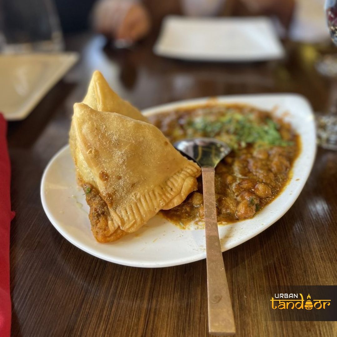 TheUrbanTandoor's tweet image. Pro tip: You can't be sad while eating our Samosa Chat. It's not scientifically possible! Try it, we dare you. 😉
 
#Samosa #SamosaChat #SamosaMagic #IndianSnack #IndianFood #ColoradoSprings