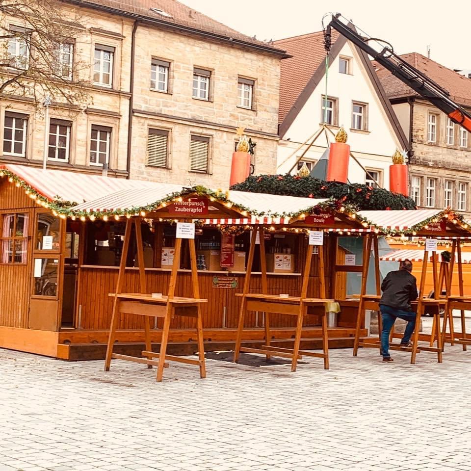 Ultra Bock bei 7° und Nieselregen vor so einem Ding zu stehen und mir von meinem Chef nach drei Glühwein sagen zu lassen, dass es ja auch ne mega Chance für mich ist, wenn ich ohne Lohnausgleich den gesamten Aufgabenbereich der Kollegin übernehme, die jetzt in Elternzeit geht