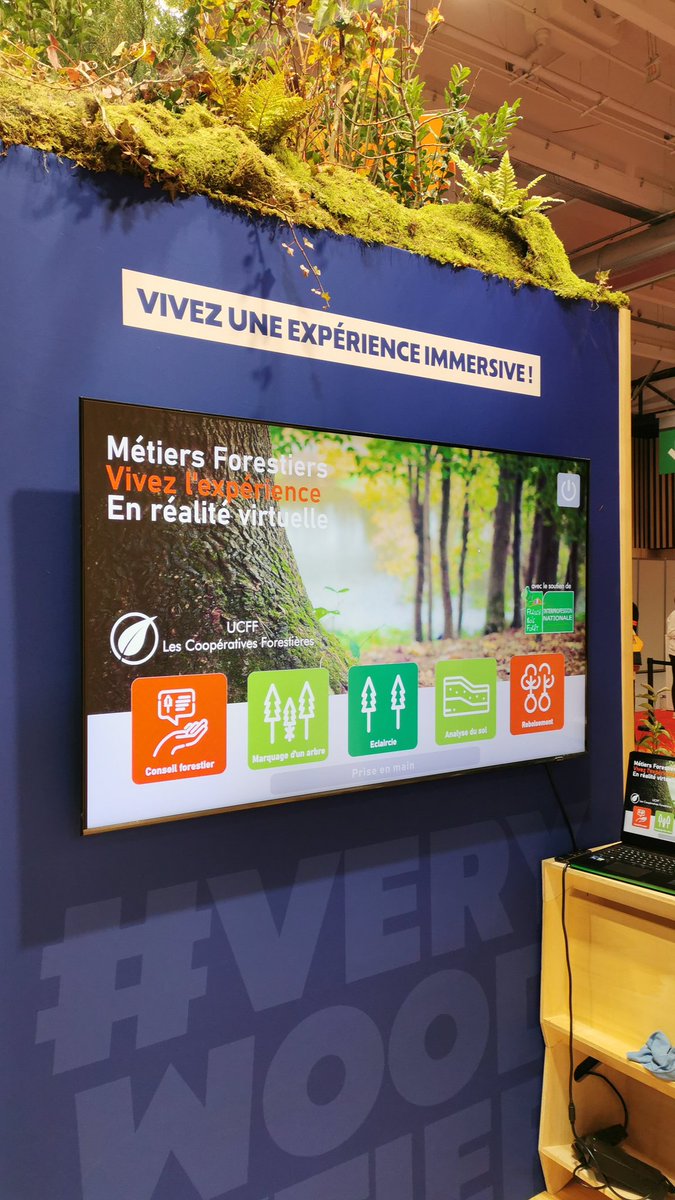 T_E_Helou's tweet photo. Clap de fin pour le 2eme jour du Salon européen de l'éducation @letudiant à Paris. 
Bravo aux équipes de @UCFFcoop @FNBois @FiboisFrance #CNPF #FNEDT &amp; @franceboisforet. Retrouvez y le nouveau guide @Onisep sur notre belle filière. 
Rdv demain ! https://t.co/rIiIg7x6fB