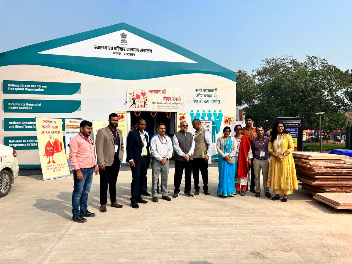 A voluntary blood donation motivation kiosk set up by Blood Centre @SJHDELHI in collaboration with BTS @MoHFW_INDIA at IITF 23 was inaugurated by Dr Atul Goel, @DghsIndia in presence of Dr Megha Khobragade(ADG), DrKrishan Kumar,Nodal officer NOTTO, DrRekha Tirkey I/C Blood Center