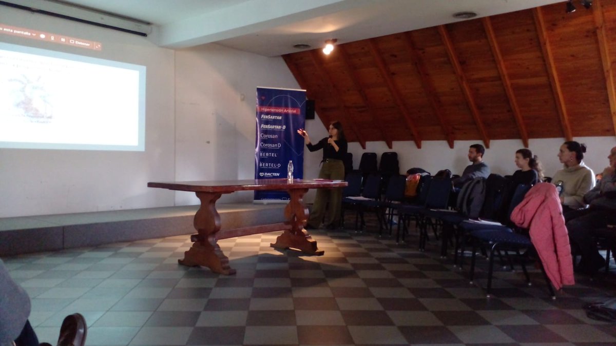 barilocheSAC's tweet photo. #BARISAC23
La Dra. Ana Cimatti presentando caso clínico de disección coronaria. https://t.co/mjIZeF3pev