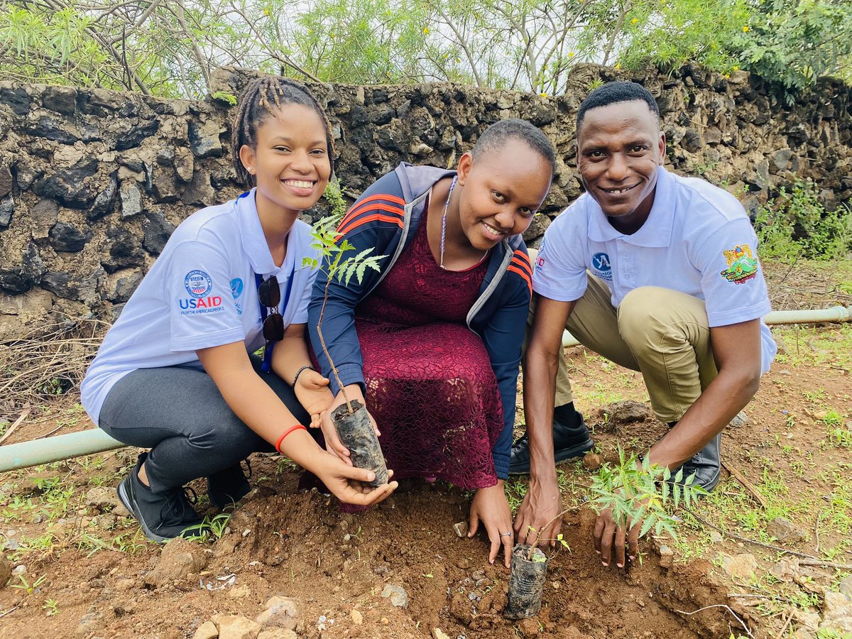 I am pleased to have participated in a community activity involving the planting of trees for sustainable development. Together, we can create a greener future for Africa! 

#YALIImpact  #YALITransformation #ClimateAction #RegreeningAfrica