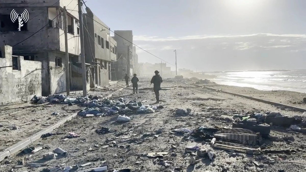 worldmillitary's tweet photo. Israel announces attacks 'wherever there is Hamas, including southern Gaza'#Isreal_is_terrorist_state_in_world #Hamas #Military https://t.co/ozSxy5QsXN