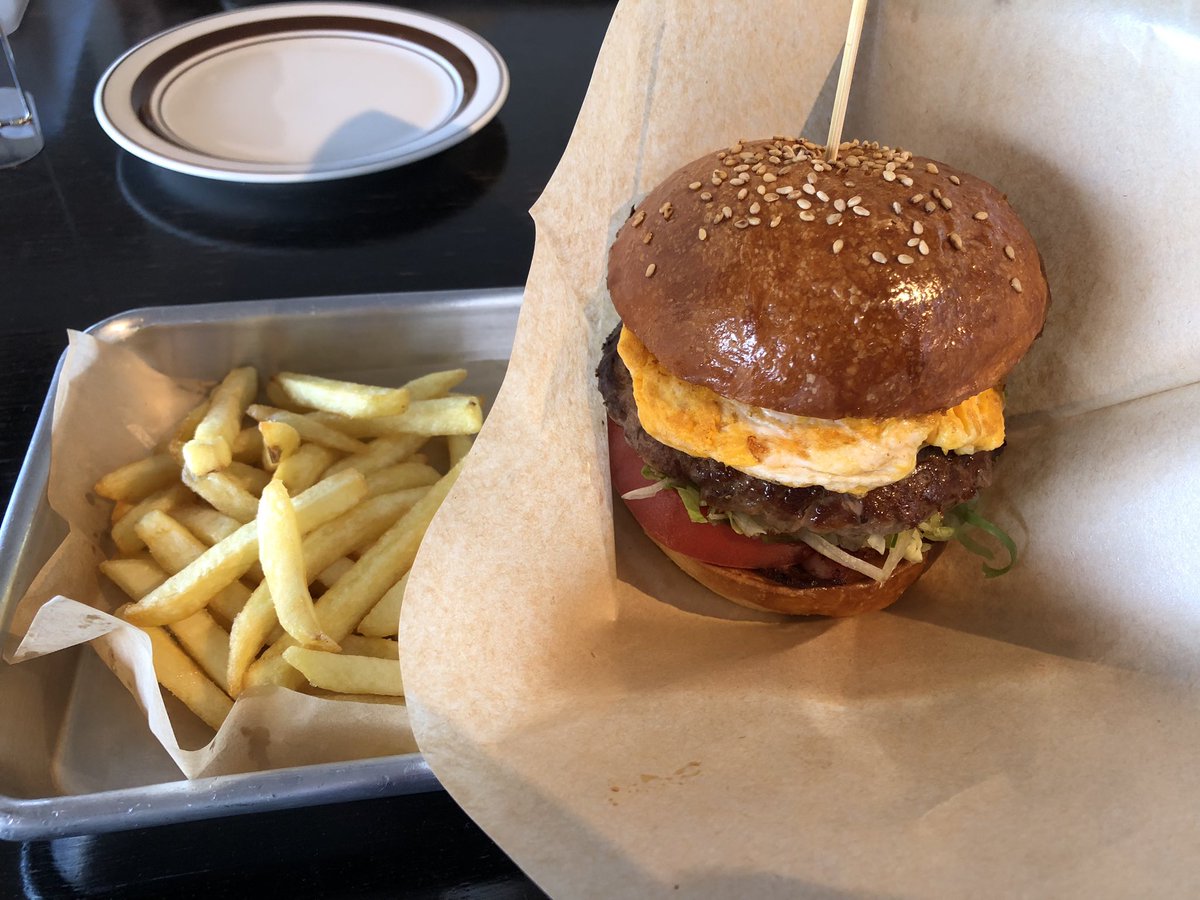 156With_Oscar's tweet photo. 前回のツーリングでエンスト⚡️立ちゴケしてクラッチレバーと左ステップを💥損傷したRCの🔧修理が完了しました😊復活です❗️
やっぱり楽し��RC390♪
それからディーラー近くのバーガー🍔屋さんでランチ！初めてのお店だったけどリピート決定です⭕️
#KTM小山 
#Tuesdaycoffee https://t.co/804i8P6FOx