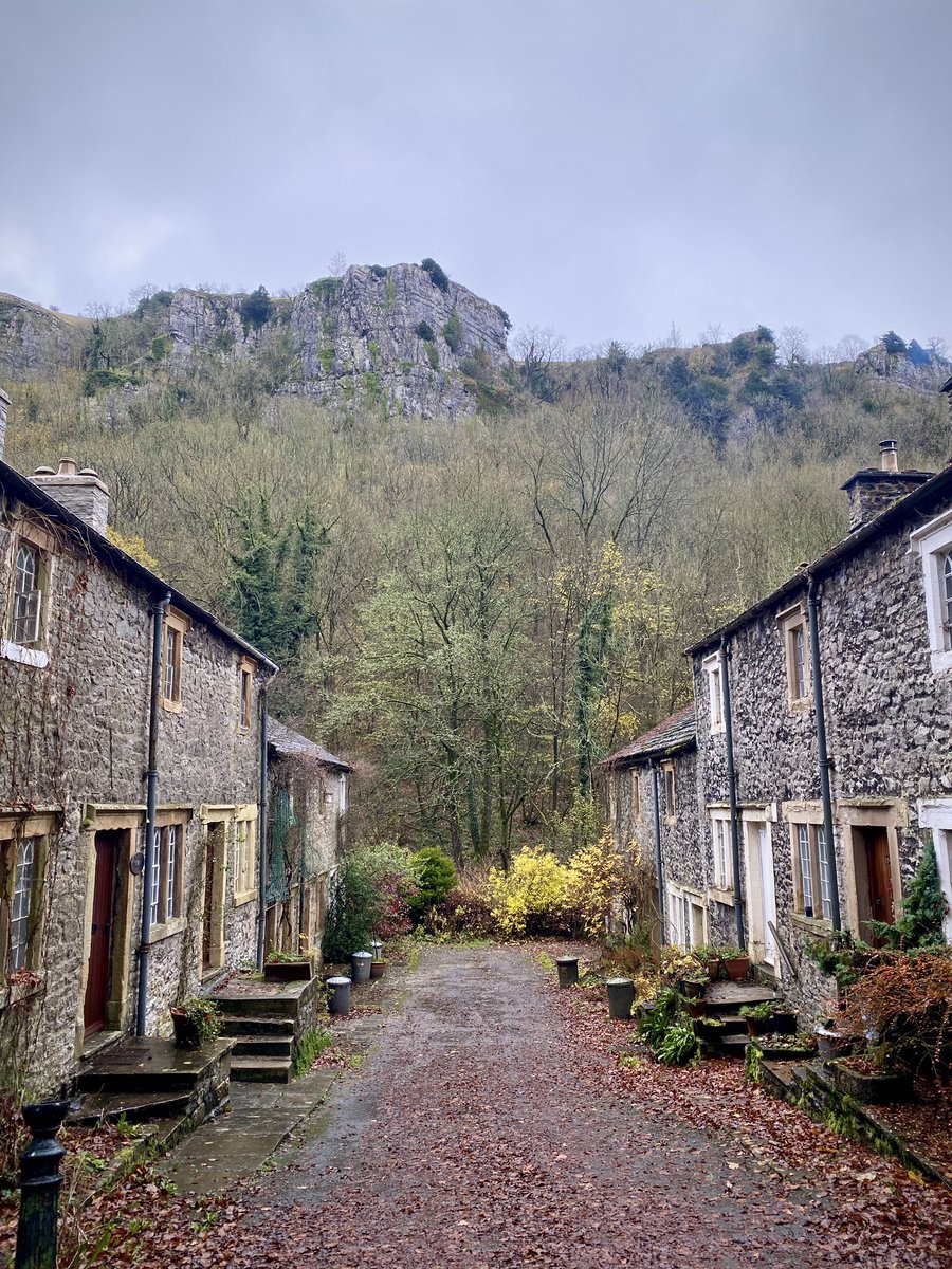 mozzasnaps's tweet photo. Roaming around Ravensdale this morning. #peakdistrict #autumn #benicesayhi https://t.co/a3M4IBHQjF