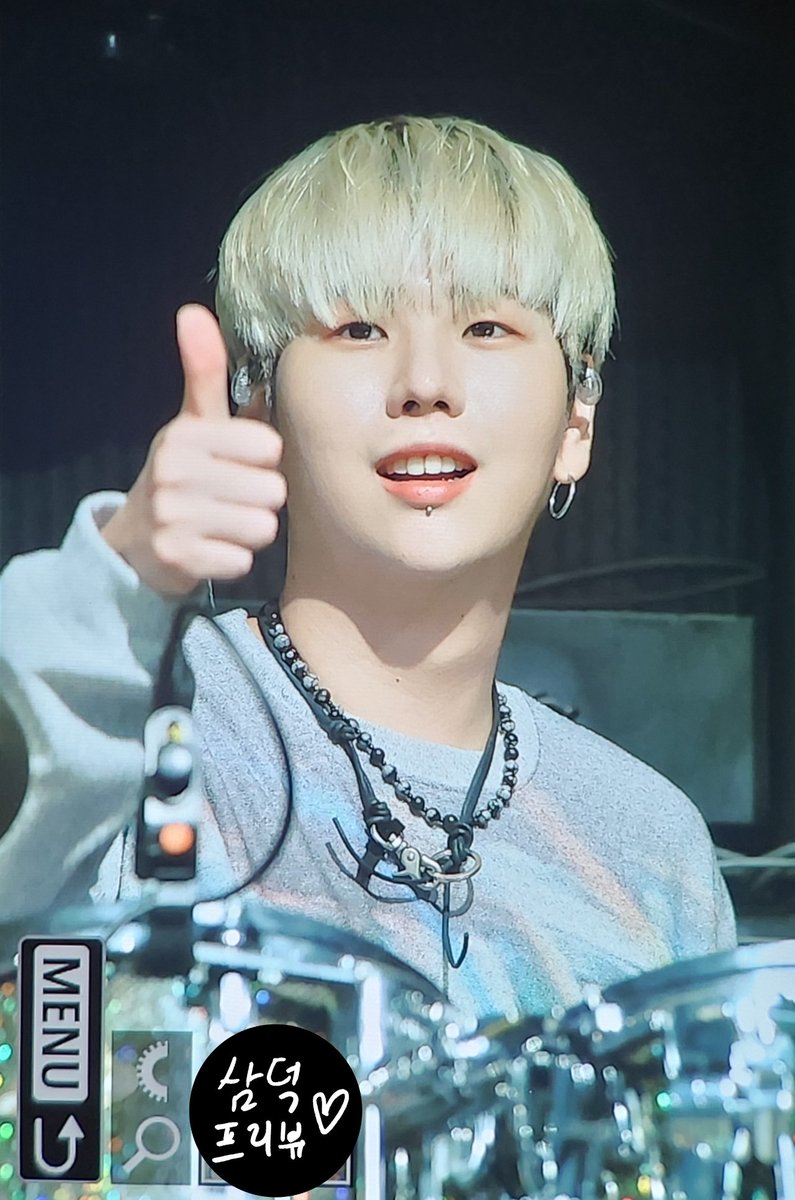 3000duck's tweet photo. [프리뷰] live SUM 2023：D82，9001，OAH!

오랜만이야 완전체💗

#김창현 #KIMCHANGHYUN @D82ch
#한승윤 #HANSEUNGYUN @s_yunny
#김은세 #KIMEUNSE 
#황민재 #HWANGMINJAE 
#D82 @D82OFFICIAL https://t.co/CKIgndAFSo