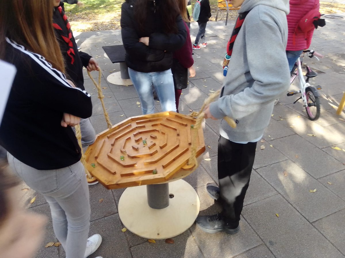 Los consejeros y consejeras del Consejo de Infancia y Adolescencia del <a href="/AytoPinto/">Ayuntamiento de Pinto</a>, junto con la Concejala del Área de Infancia <a href="/VEROCASTE/">VERONICA CASTELLANO</a>, han inaugurado la jornada lúdica por el #DíaMundialdelaInfancia