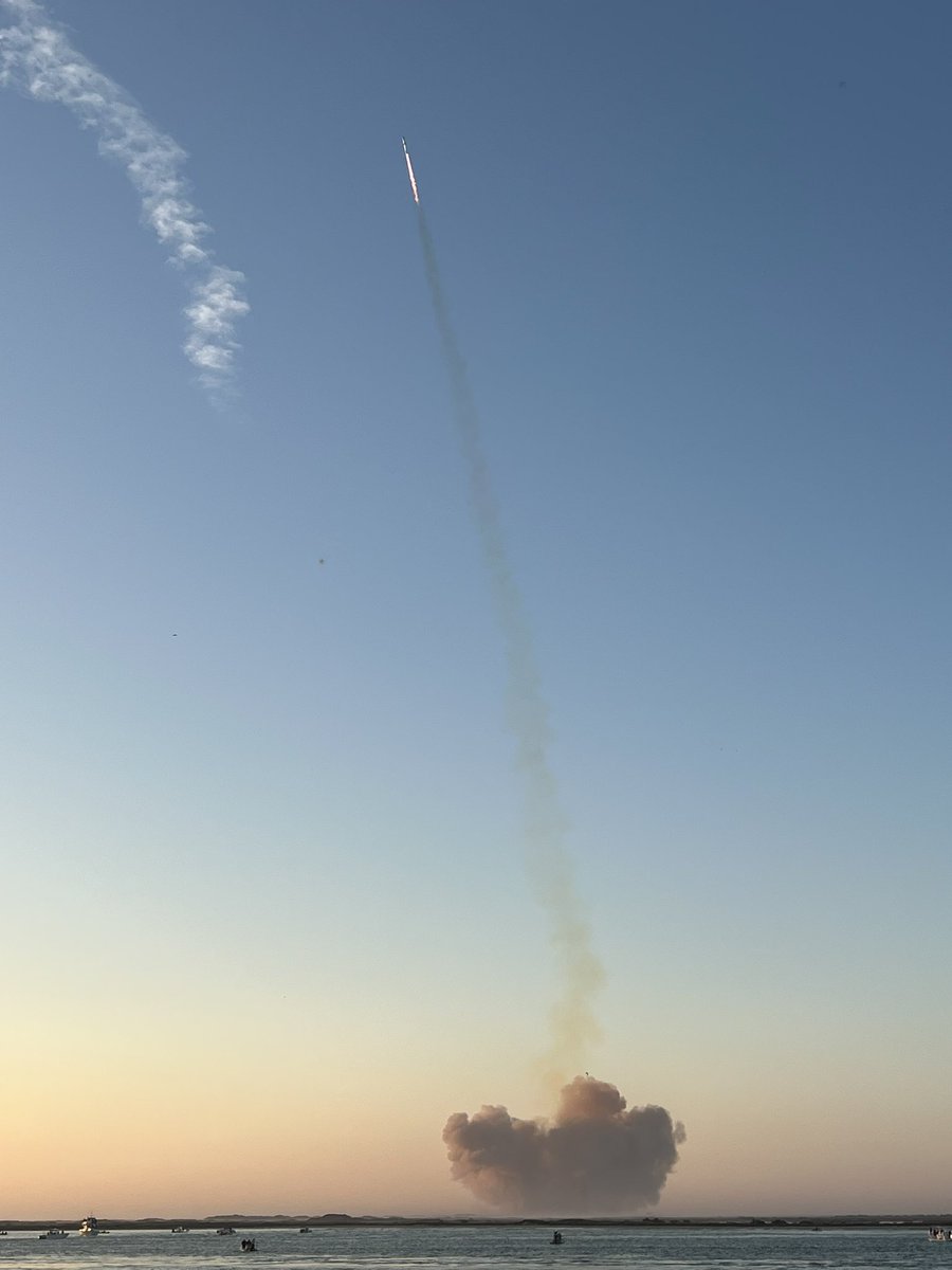 shaunmmaguire's tweet image. Effective accelerationism vs ineffective altruism