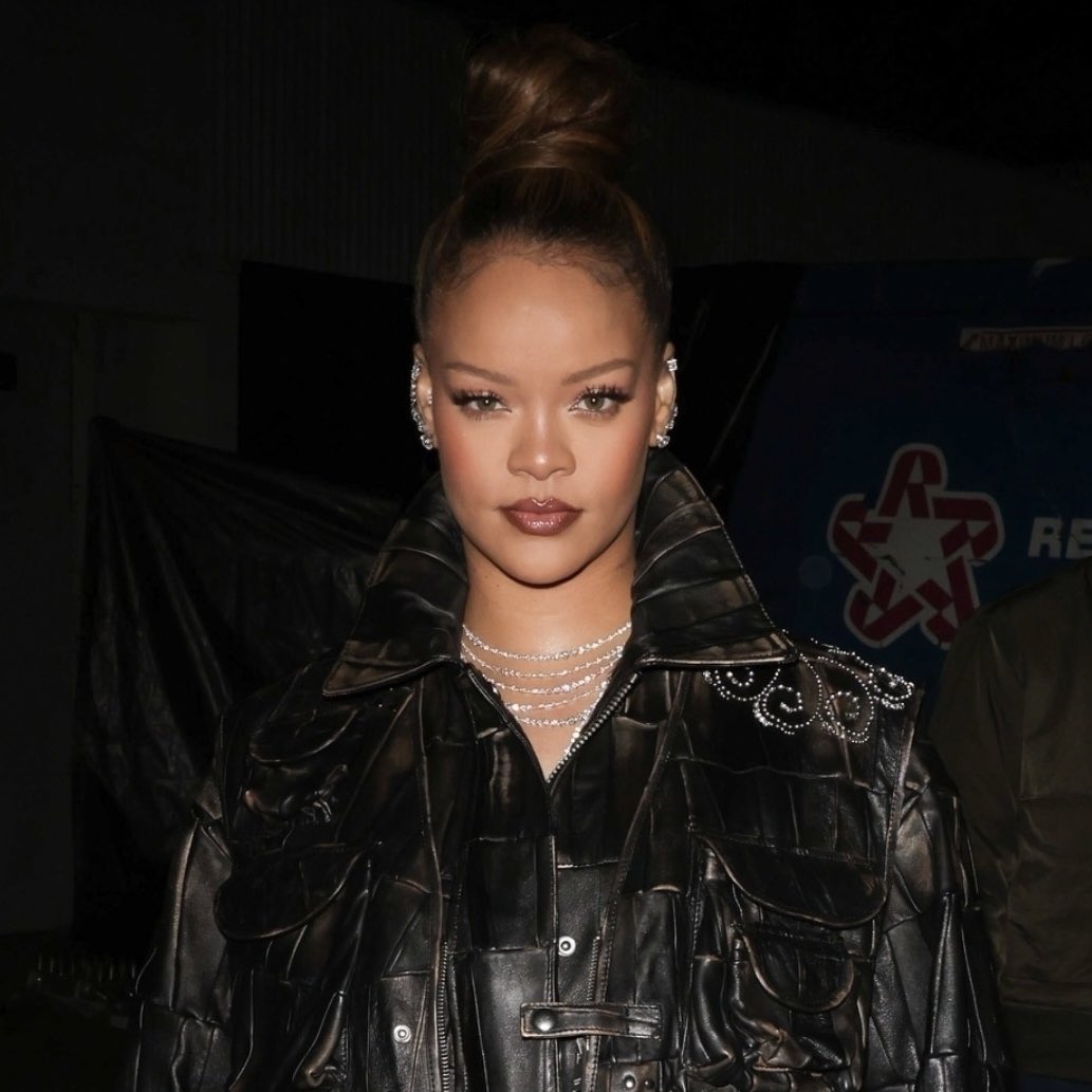 RihannaNoBrasil's tweet image. O ROSTO.