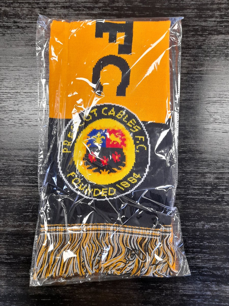 ArronJamesLyon2's tweet photo. Made up with my hat and scarf @PrescotCablesFC @hgsportswear #upthecables https://t.co/L2OhxoL2TN