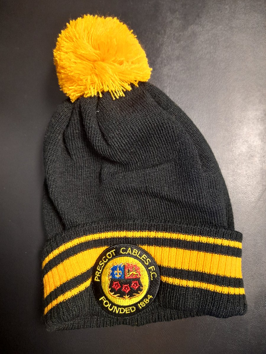 ArronJamesLyon2's tweet photo. Made up with my hat and scarf @PrescotCablesFC @hgsportswear #upthecables https://t.co/L2OhxoL2TN